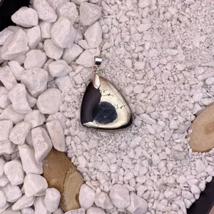 pendentif apache gold forme triangle noir et or