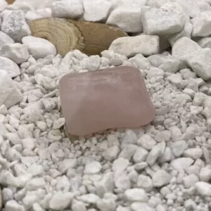 QUARTZ-ROSE-PIERRE-ROULEE-VITRINE1