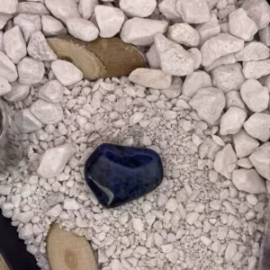 dumortierite-pierre-roulee-vitrine2